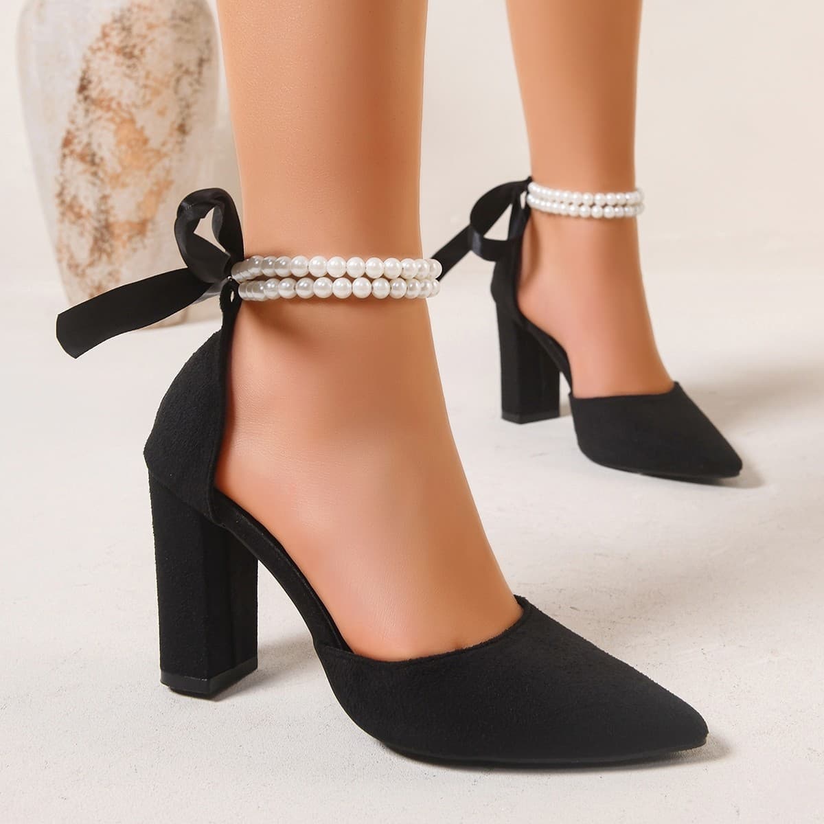 2025 Winter New French Fashion Elegant High Heel Shoes for Women with Pearl Chain Pointed Toe Chunky Heel