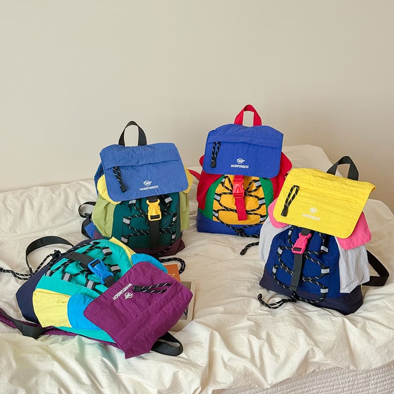High-looking contrasting color children's backpack, lightweight and burden-reducing kindergarten school bag, small backpack for boys and girls to go out and play