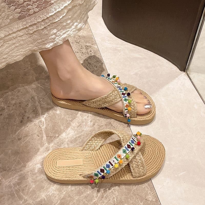 Korean style new summer vacation slippers for women, fashionable outer wear, flat bottom, versatile, non-slip, ethnic style beach sandals for women