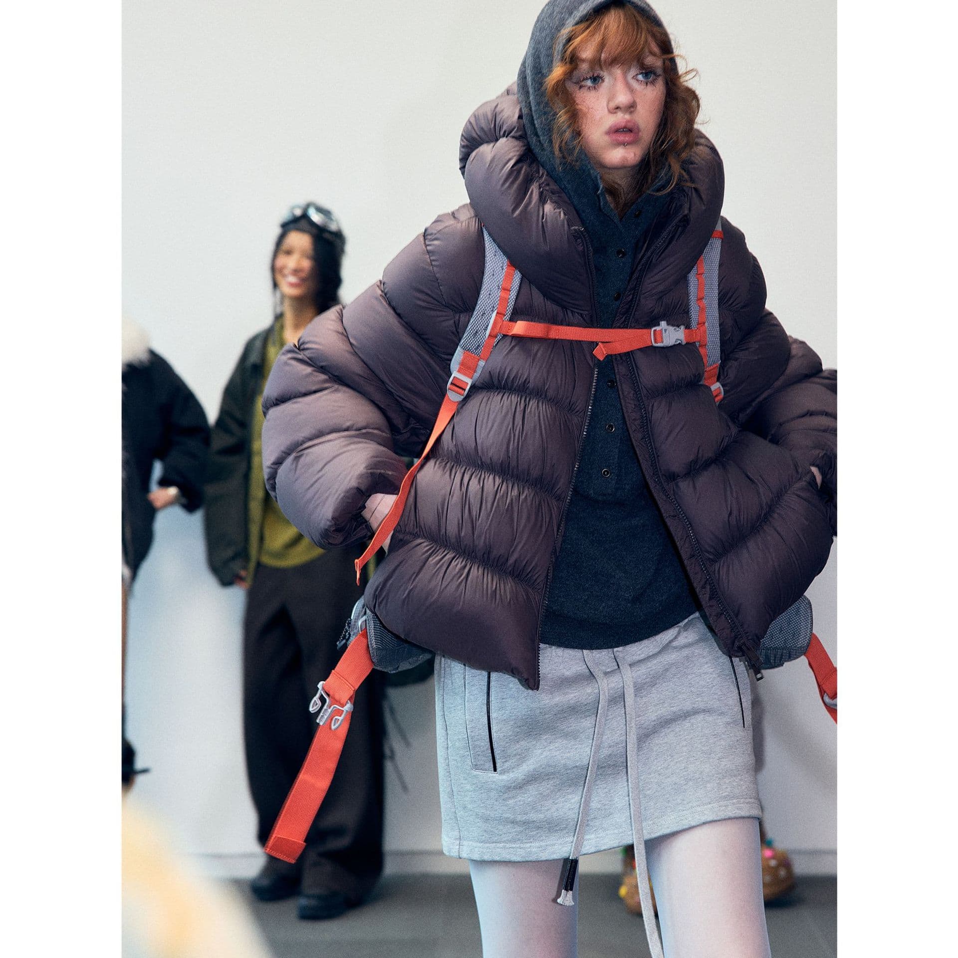 [Shishi] New Product Gathered Pumpkin Style Hooded Fluffy Puff Slim 90% White Duck Down Padded Coat V9355