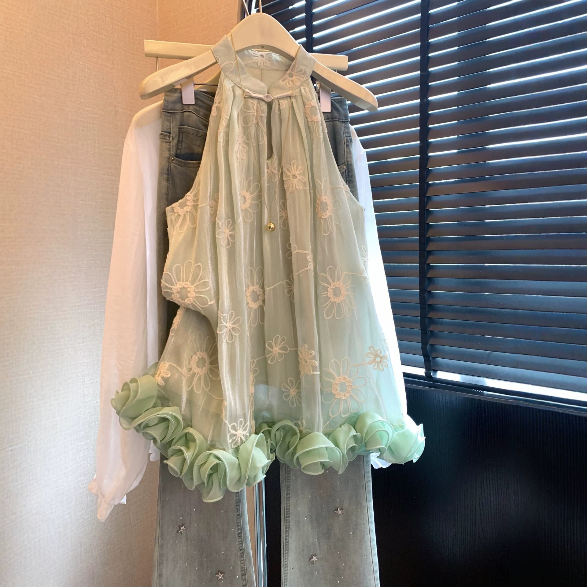 Real shot ~ New Chinese style heavy industry embroidered halterneck vest for women summer hot girl shoulder-cut chiffon shirt sleeveless national style top