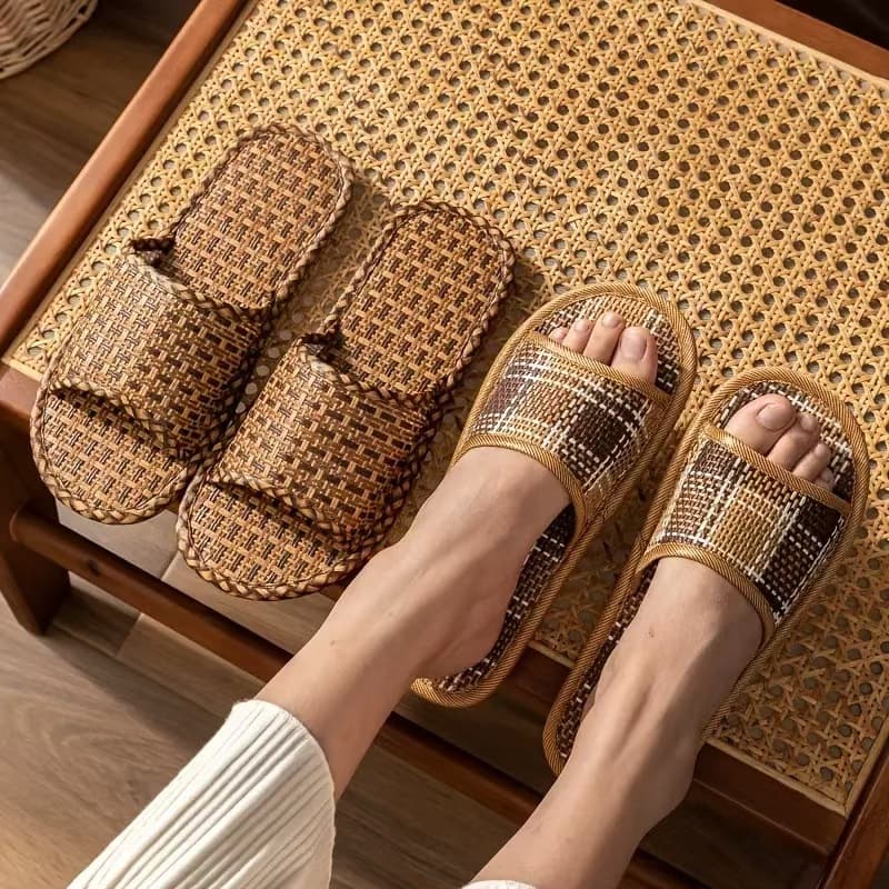 Fashion Straw Slippers, Indoor and Outdoor Wearable, Comfortable and Breathable, Non-slip and Durable, Unisex