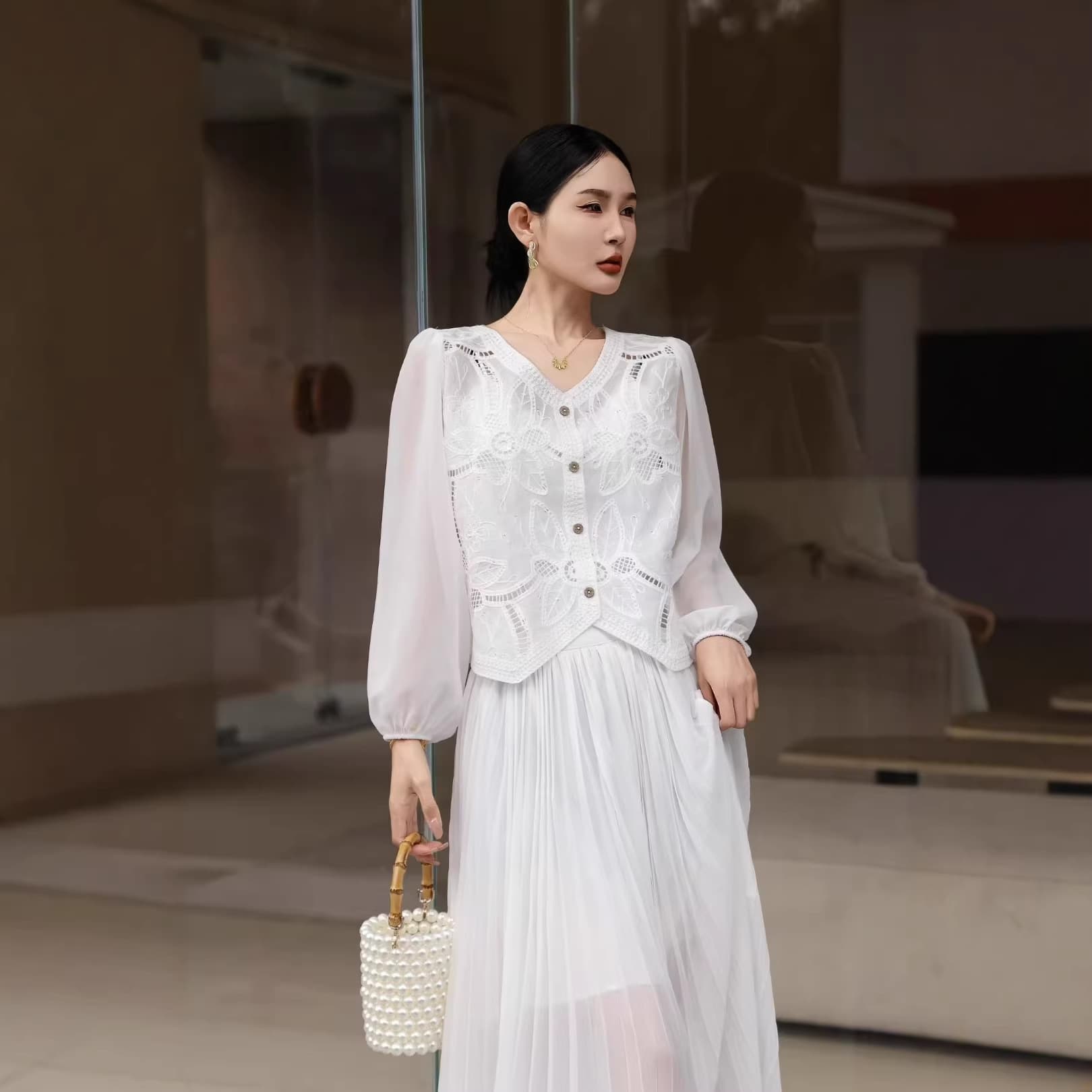 French Gentle Style V-Neck Embroidered Hollow Out Crochet Chiffon Blouse for Women Spring New Heavy Craftsmanship Elegant Slimming Top