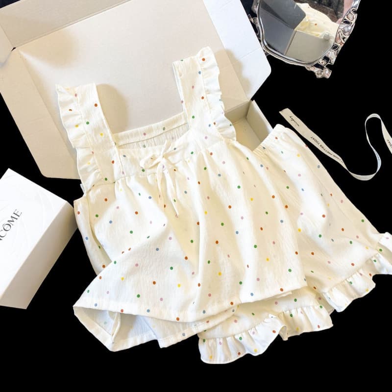 Summer pajamas for girls, middle and older children, sweat-absorbent and breathable thin suspender shorts for girls and babies, which can be worn outside in the summer as home clothes