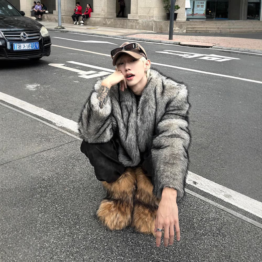 Cool and handsome 2024 winter autumn/winter warm thickened fox men's jacket short style fur fashion coat trendy.