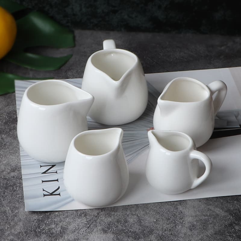 Ceramic mini coffee/milk jug, milk pitcher, small milk cup with handle, small milk cup without handle, handleless milk jug, Western-style creative sauce bowl.