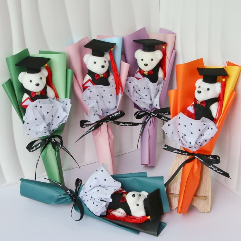 Graduation season PhD bear bouquet plush toy, kindergarten photo props, flea market promotional gifts for best friends
