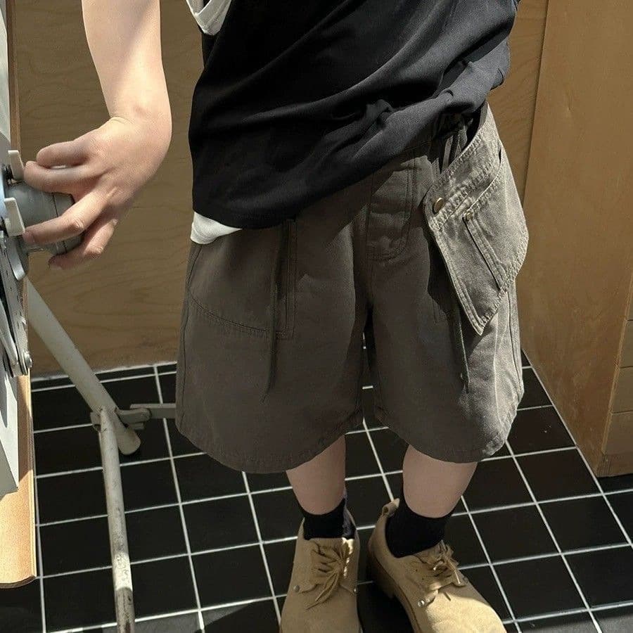 Boys' trendy brand overalls military green enzyme-washed cotton children's shorts 2026 children's pants summer style detachable and fashionable