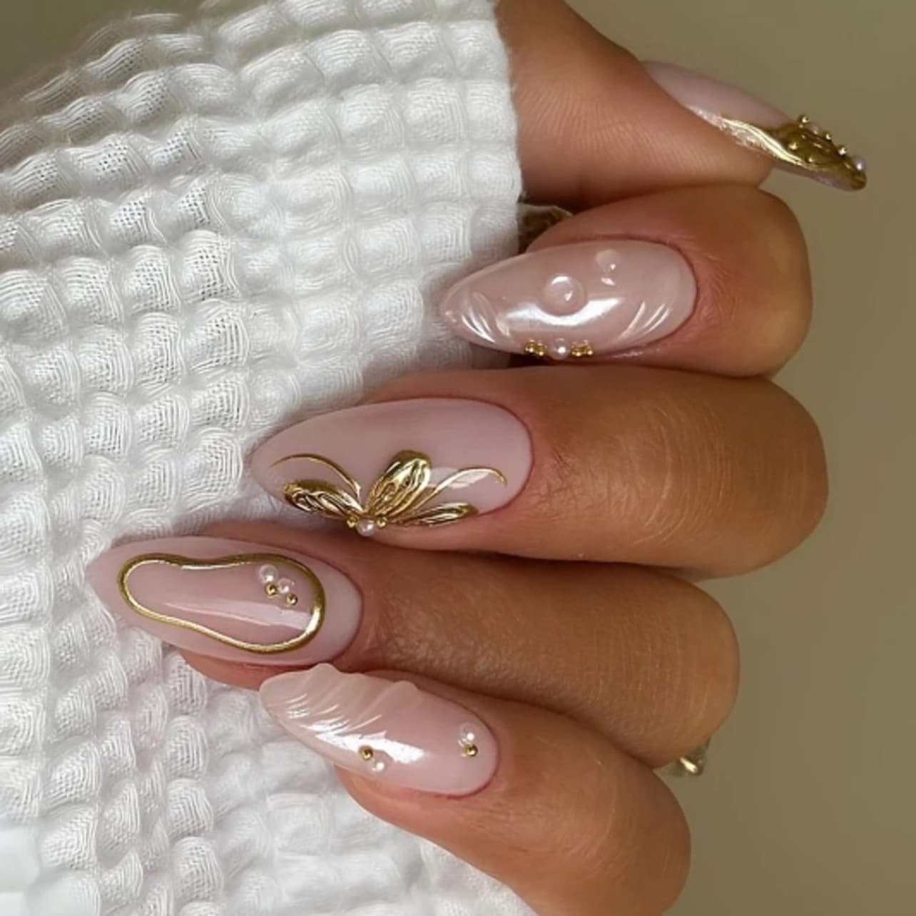 French Gold Nail Art Tips 3D Pearl Wearable Nails Finished Short Almond Nails Press-On False Nails