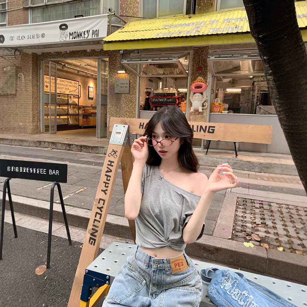 Gray Off-Shoulder Short Sleeve T-Shirt Women Summer Design Niche Twist Bare Shoulder Slim Fit Short Hot Girl Top