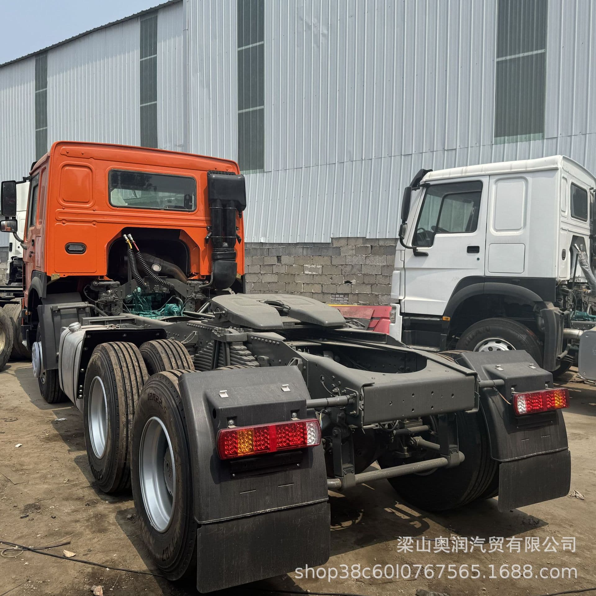 Year-Round Sale: HOWO Tractor, Used 10-Wheel Tractor Truck, 380HP Cargo Transport Head