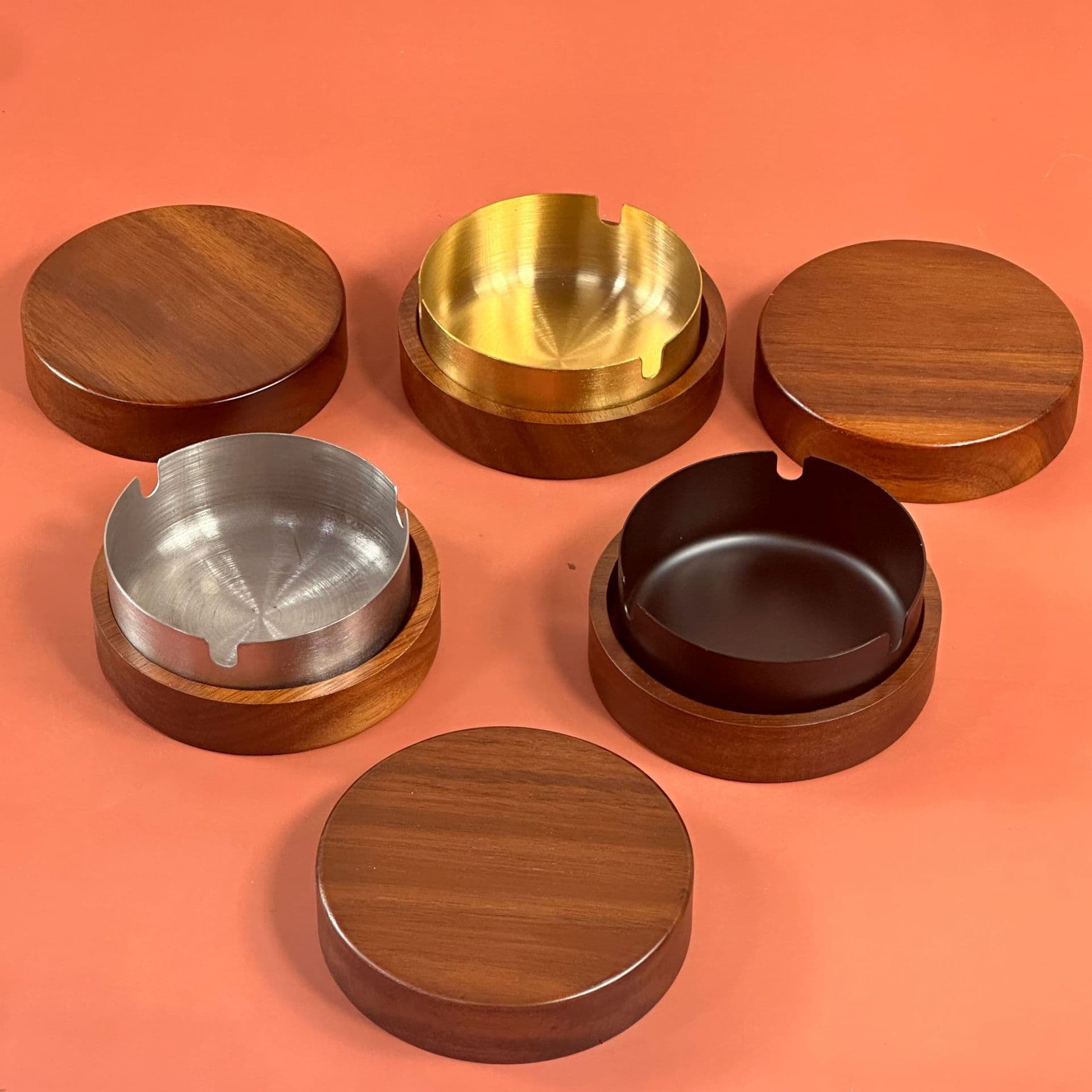 Stainless steel ashtray, high-end home hotel ashtray with cover, anti-fly ash creative cross-border solid wood round ashtray