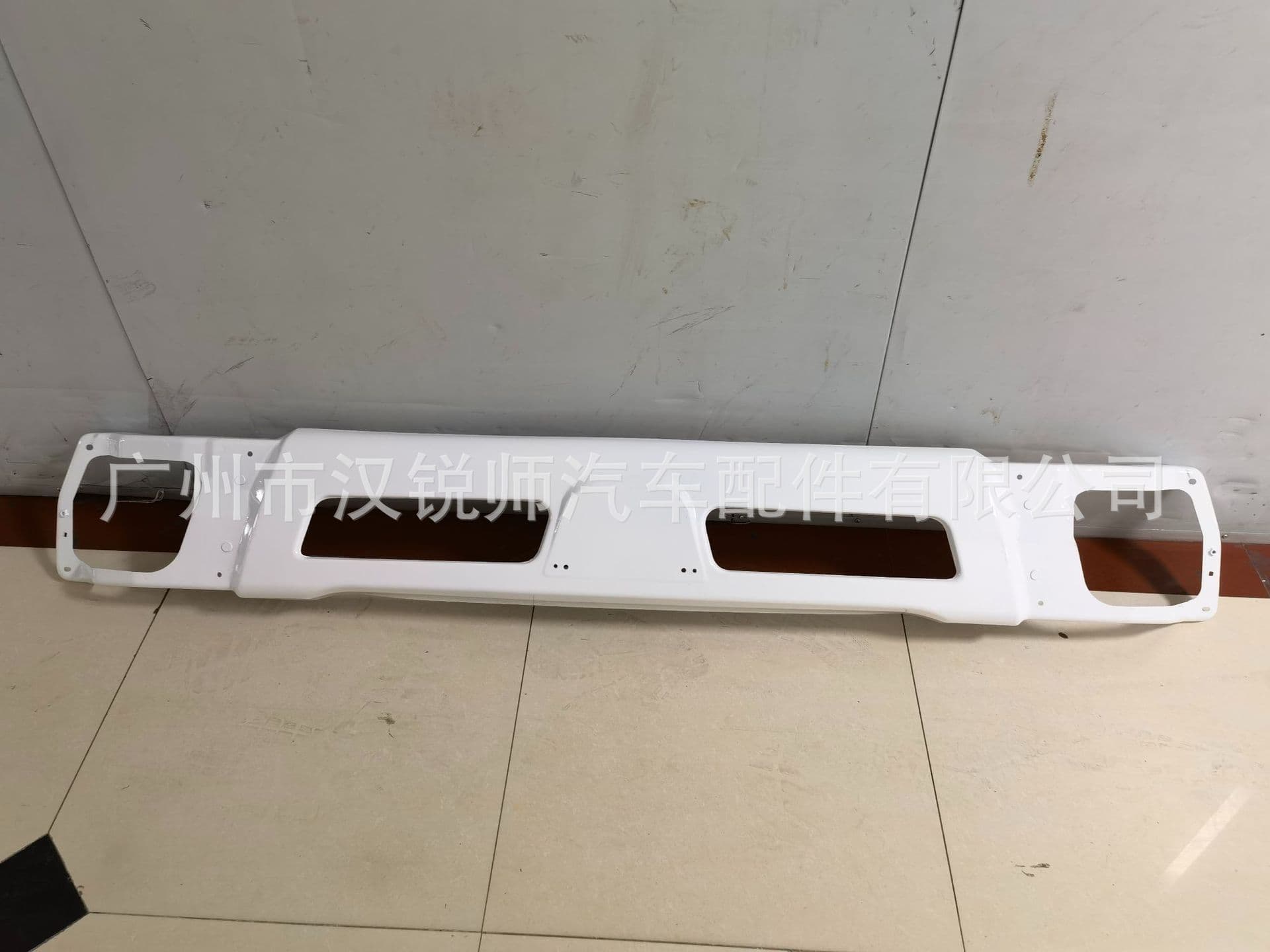 MC978516 For Mitsubishi CANTER FUSO Canter 2012 Front Bumper with Fog Light Holes Bumper