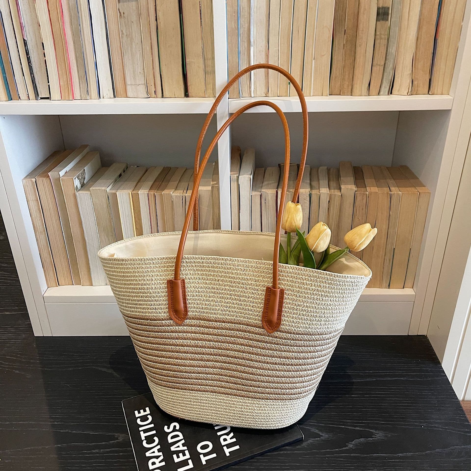 Dropshipping 2026 New Straw Woven Bag Fashion Women's Bag Large Capacity Commuter Bag Tote Bag Beach Bag