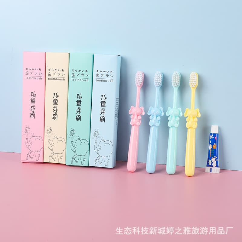 Disposable children's toothbrushes, soft-bristled toothpaste, and toothpaste in one package for hotels, guesthouses, and home use.