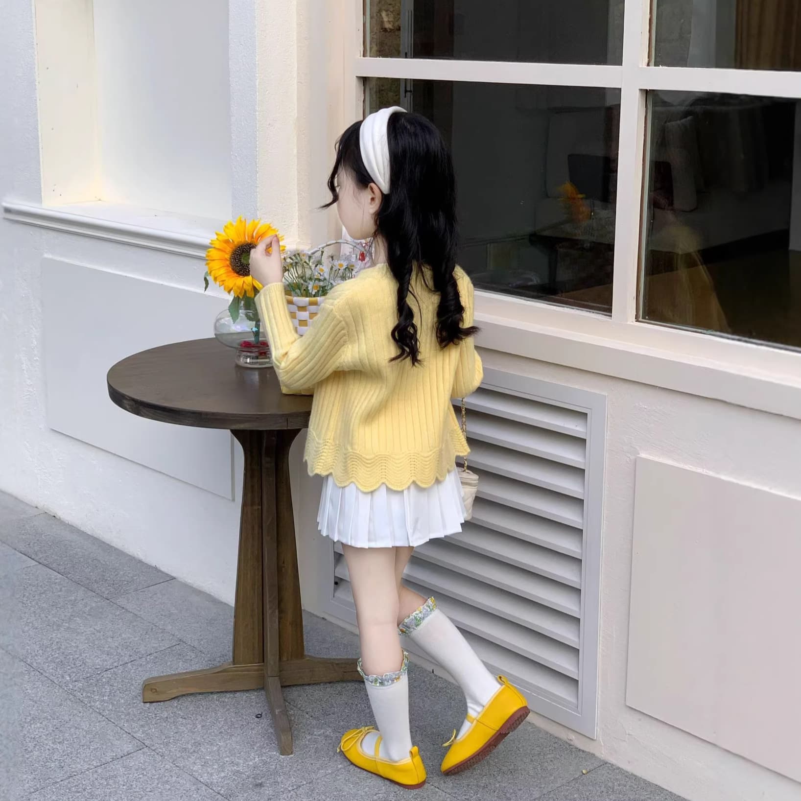 2026 Spring New Korean Style Girls Creamy Yellow Knitted Sweet Cardigan Pleated Skirt Suit Western Style