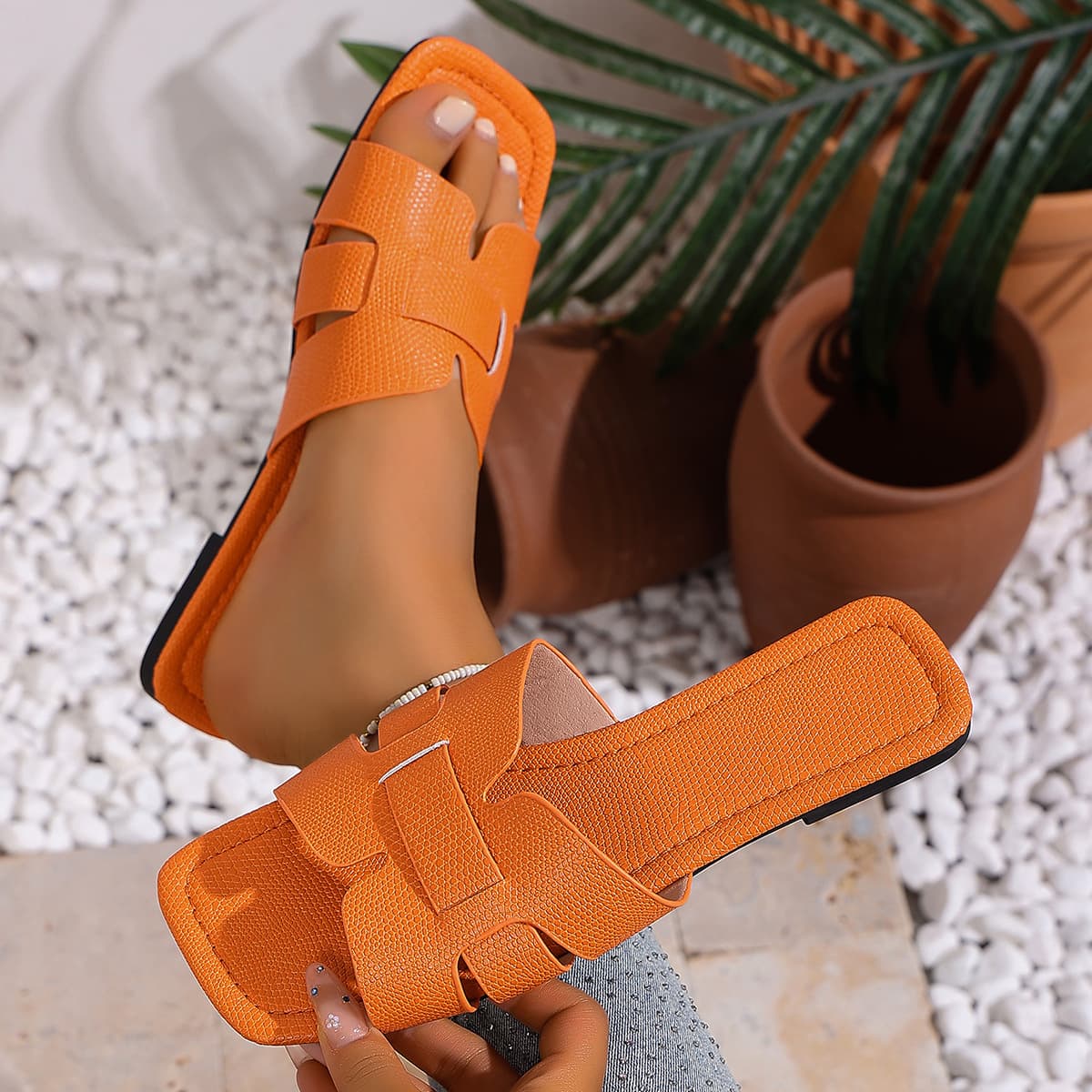European and American plus size solid color lightweight flat slippers for women, Southeast Asia cross-border outdoor summer beach sandals wholesale