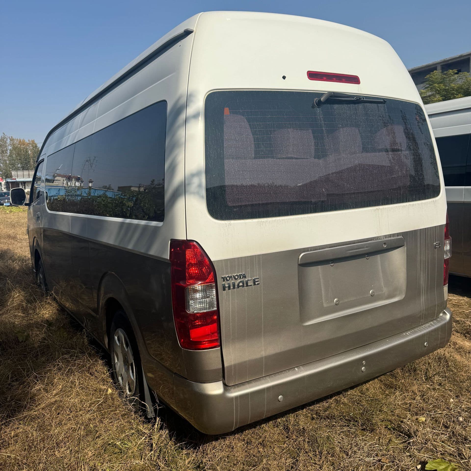 Export Toyota Hiace small minibus 23-seater Coaster small to medium passenger business reception minibus