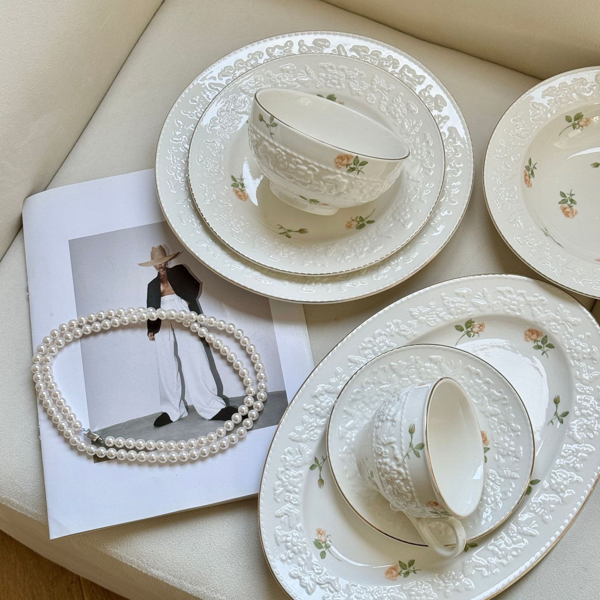 French Medieval Holiday Romantic Rose Manor Embossed Flower Ceramic Plate Dessert Plate Soup Plate Tableware Set