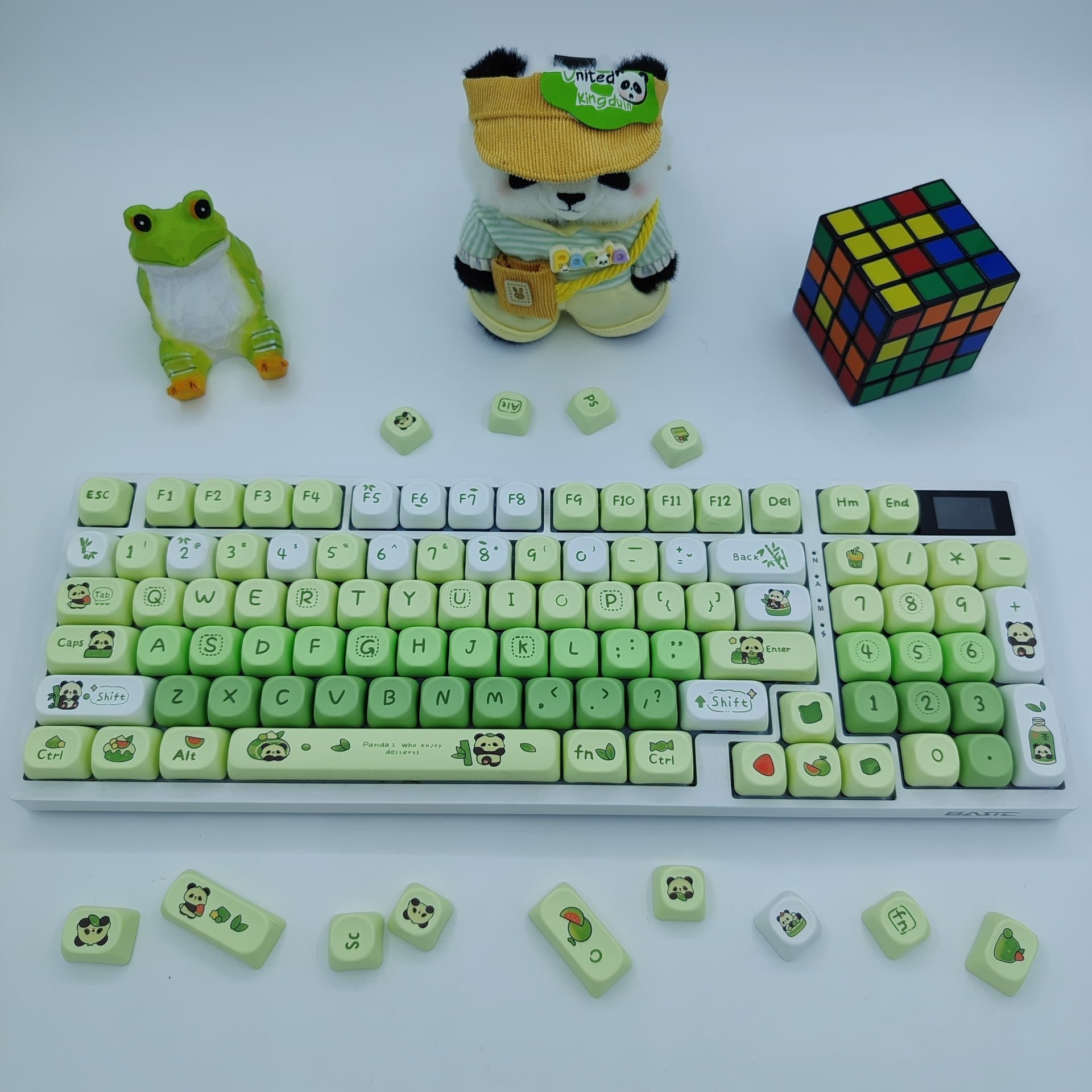 MOA Dye-Sublimated Keycaps Gradient Panda Cute Wholesale Stock PBT Mechanical Keyboard 98 Keycaps Small Full Set Keycaps