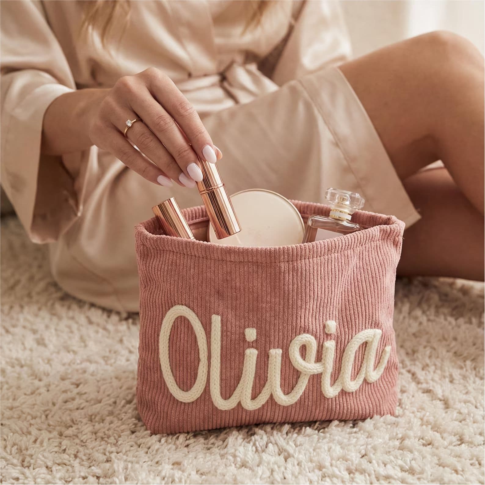 Amazon Etsy Hot Selling Corduroy Chunky Yarn Personalized Cosmetic Bag Women Letter Bag Portable Makeup Organizer