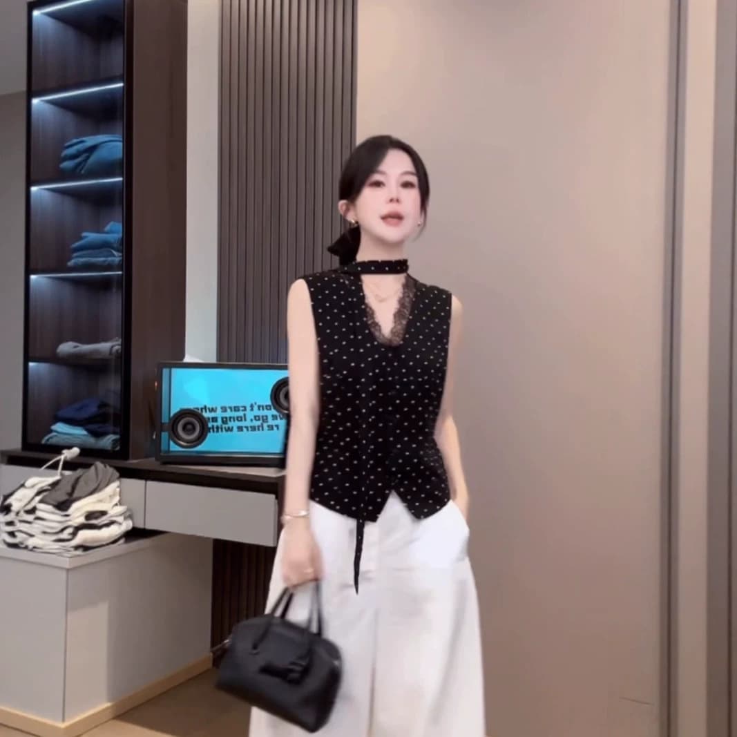 Mature Style Black Polka Dot Lace Panel Sleeveless Vest Women 2026 Summer New V-Neck Slimming Top