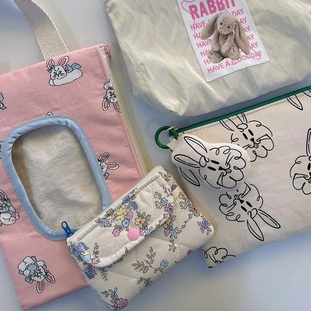 Korean Ins Style Balloon Bear Quilted Cotton Wet Wipe Bag, Portable Hanging Fabric Tissue Box for Car, Outing, and Stroller