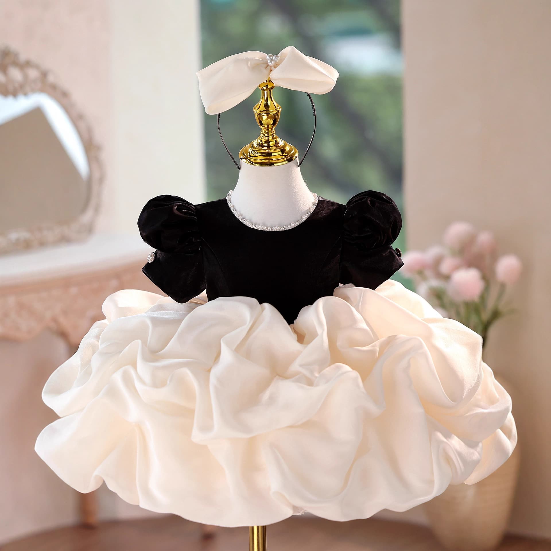 Girls' dress, light luxury, niche Hepburn style, children's birthday, first-year-old princess dress, host piano performance tutu skirt