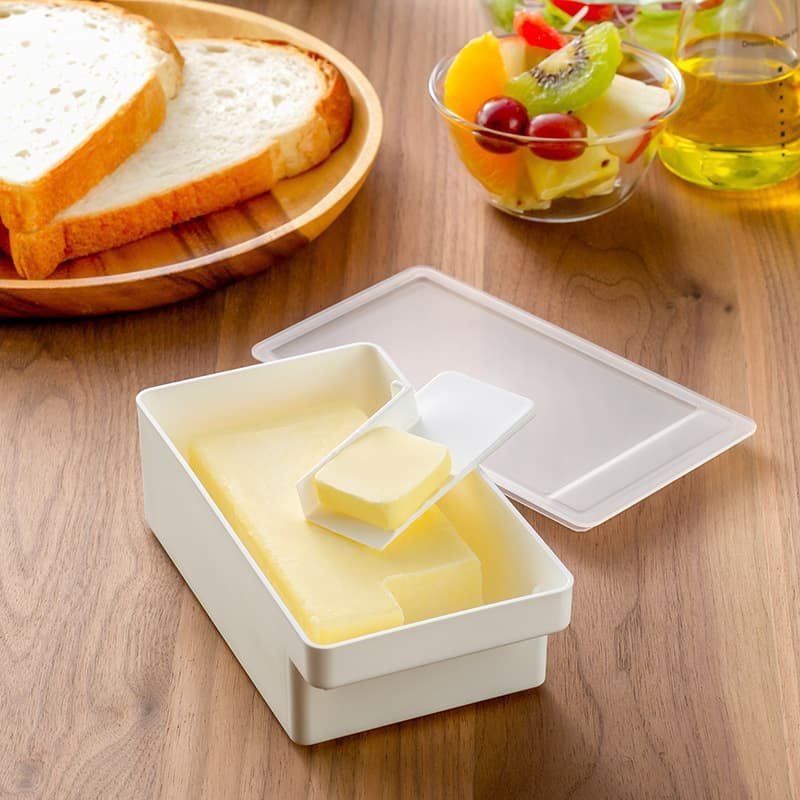 Japanese-style butter cutting and storage box with refrigerator lid, cheese preservation box, and butter and cheese slicer.