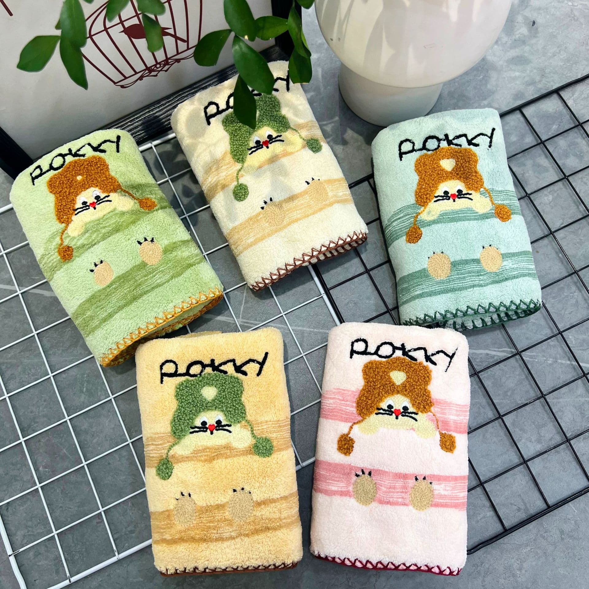 Cross-border coral fleece towel wholesale, cute cartoon jacquard bath towel, more absorbent than pure cotton, home towel companion gift.