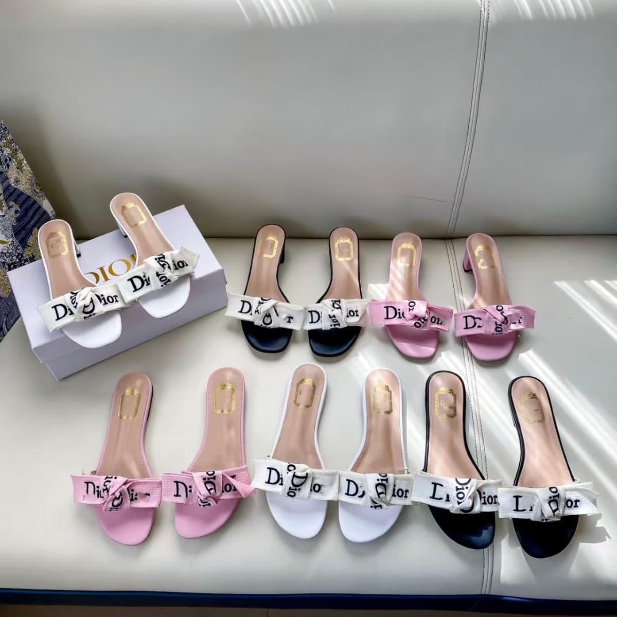 2026 High Edition D Brand Letter Embroidered Bow Slippers Women's One-Strap Outdoor Flat Slippers Hot Style