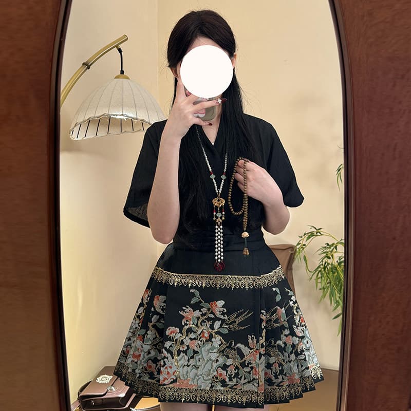 Original Ming-style Gold Brocade Horse Face Skirt [Welcoming Spring] Modified Airplane Sleeve New Chinese Short Horse Face Skirt for Women Daily Wear