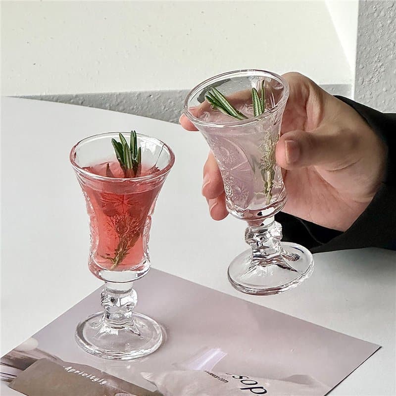 Creative retro engraved glass, mini fruit wine cup, exquisite high-footed liqueur cup, high-looking small wine cup, one-cup cup