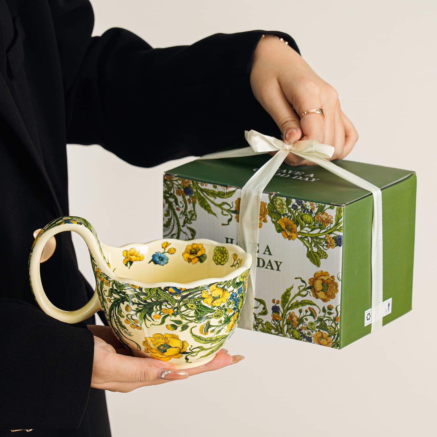 Vintage Oil Painting Style Mug, Premium Gift for Women, Companion Gift, Cup for Business Opening Event, Water Cup Gift Box