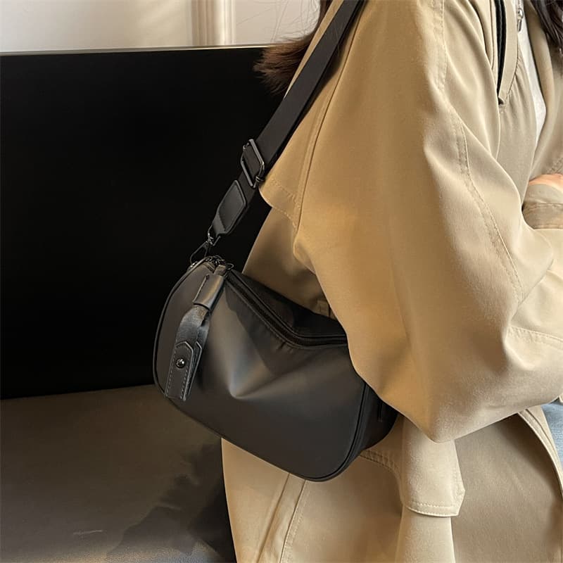 Black Ins-Style Large Capacity Tote Bag for Women, Versatile Dumpling Bag, Premium Texture Shoulder Bag Crossbody Bag
