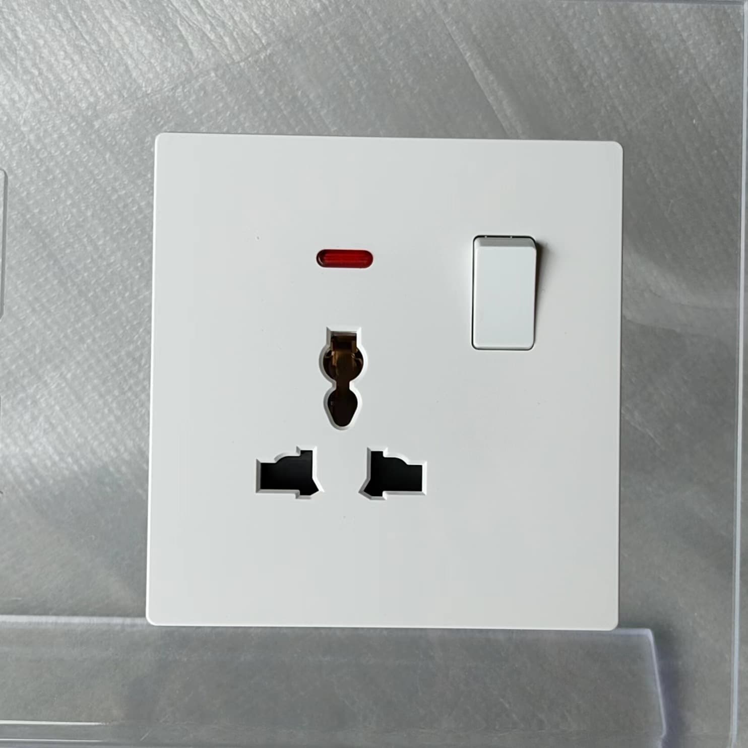 Foreign trade switch panel power socket household type 86 concealed panel British five-hole wall switch USB socket