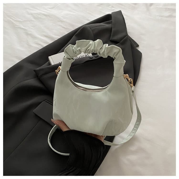 Cross-Border 2026 New Style Cloud Bag Pleated Small Handbag Handheld Crossbody Bag Premium Cloud Small Bag