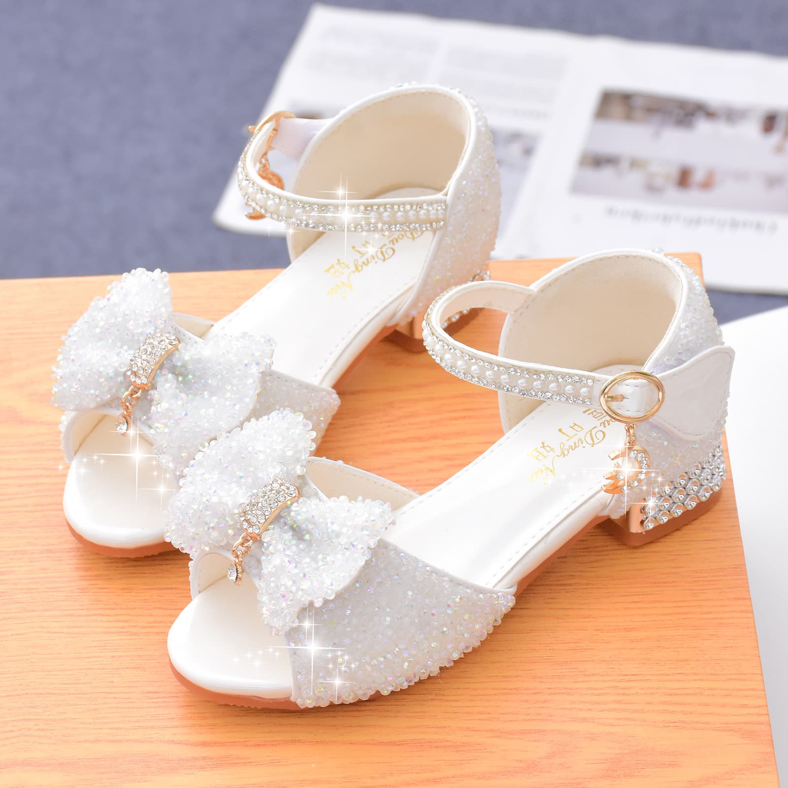 Children's Summer Princess Crystal Shoes 2022 New Style Girls High Heels Soft Bottom White Performance Shoes For Little Girls