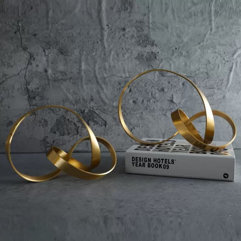 Metal Iron Art Wrapped Ornament Nordic Light Luxury Creative Home Decor Living Room Office Desktop Entryway Soft Decoration Figurine