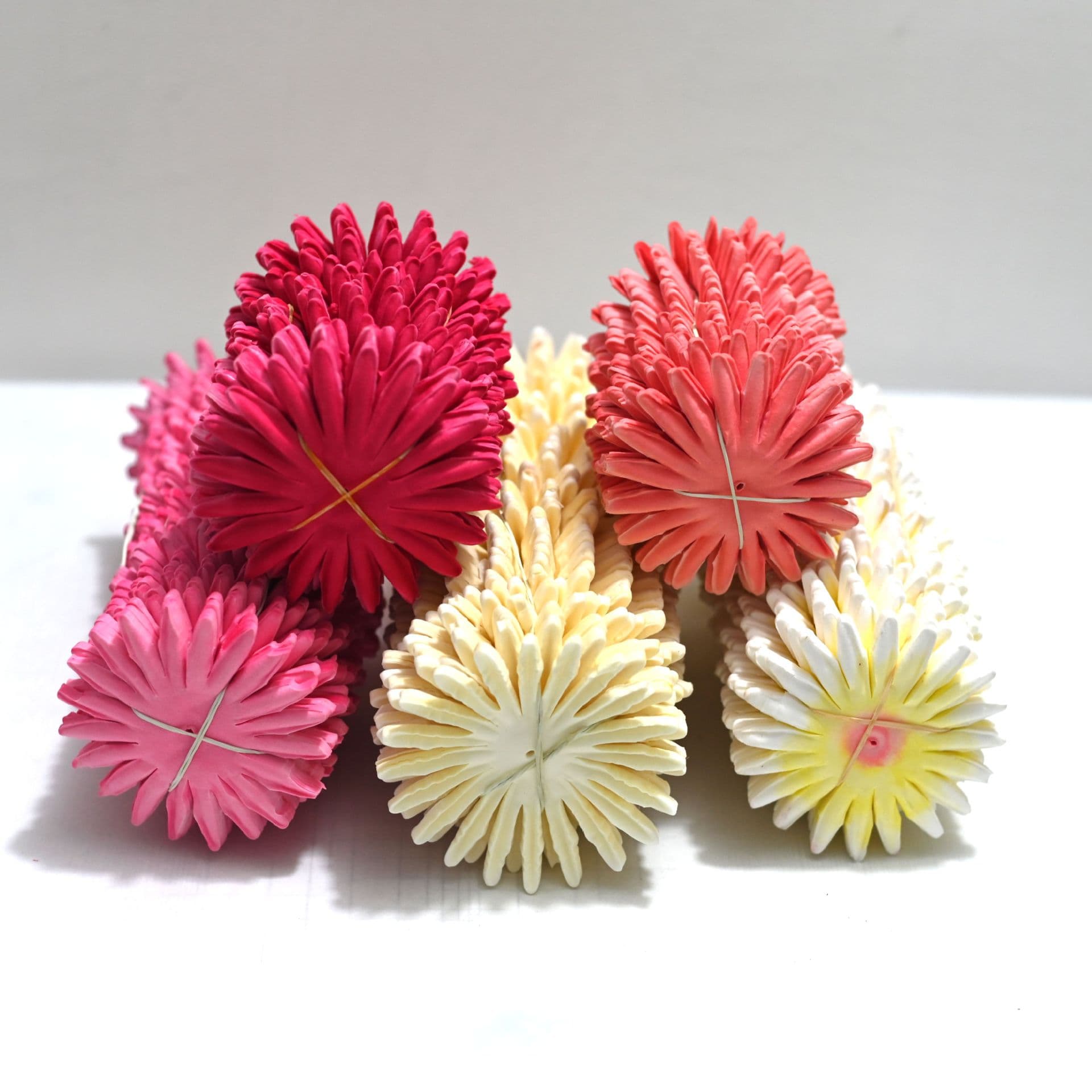Source production of artificial flower finished products and semi-finished products manufacturers wholesale artificial flower raw materials 12cm chrysanthemum non-woven flower pieces