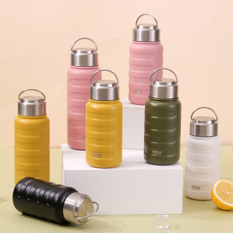 TYESO Stainless Steel Insulated Cup Large Capacity Sports Water Bottle Portable for Men and Women Students