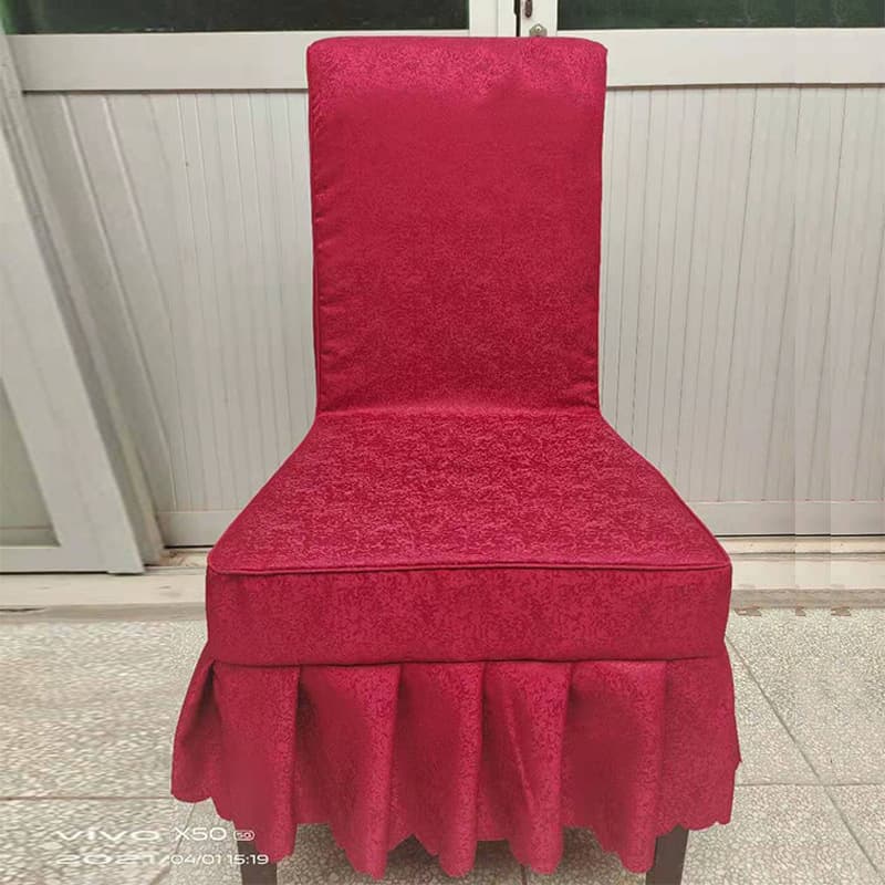 Supply of thickened red polyester chair covers, patterned elastic pleated chair covers, suitable for weddings and hotels.