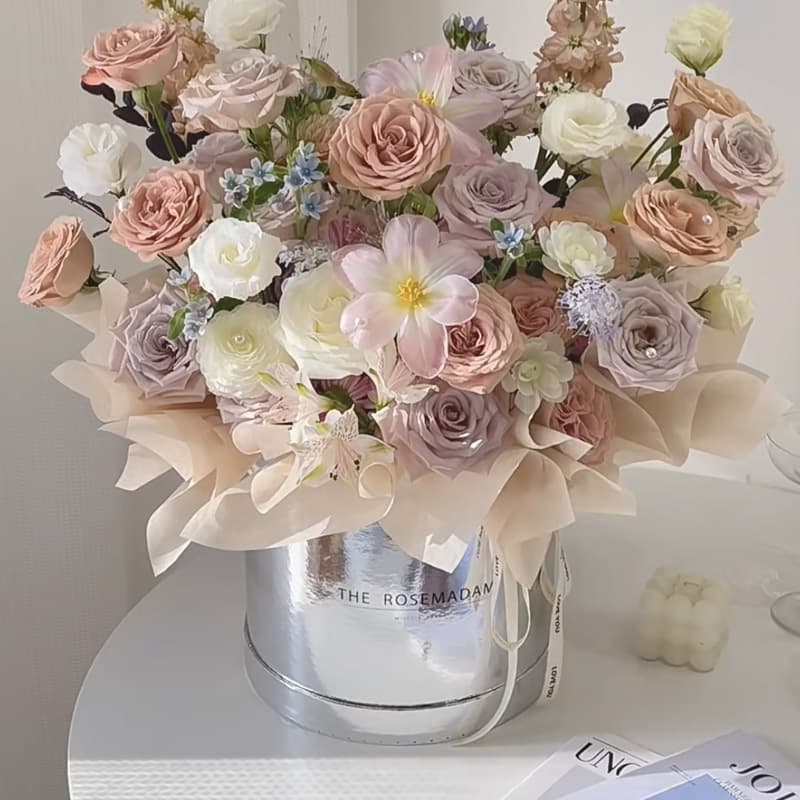 Silver Hug Bucket Gift Box Wholesale Flower Packaging Round Mirror Gift Box Flower Box Monopoly Flower Bucket