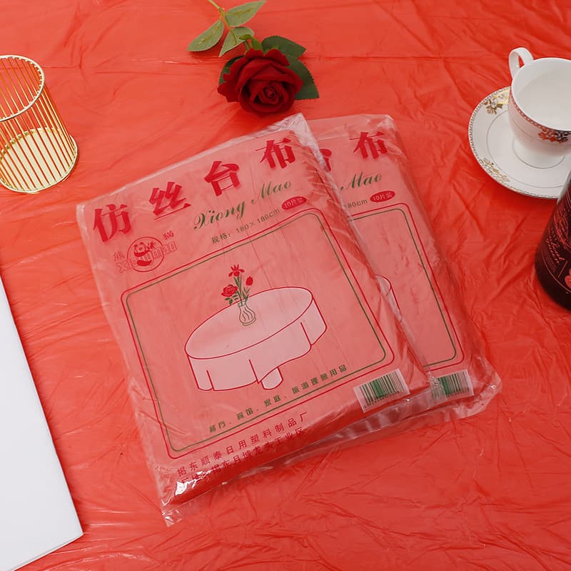 Thickened disposable tablecloth Shuntai plastic PE waterproof and oil-proof manufacturer direct supply thickened waterproof and oil-proof