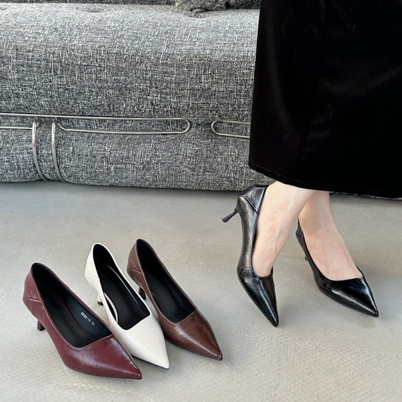 2026 New Black Stiletto Women's Shoes Soft Leather Soft Sole Work Shoes Non-Slip Kitten Heel Mid-Heel Flats