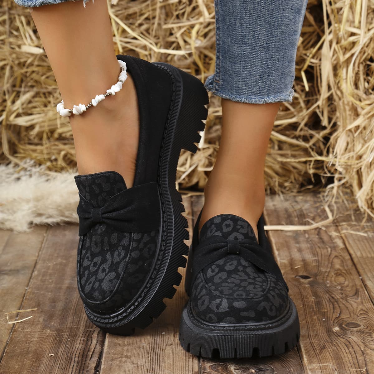 Foreign Trade Large Sizes Loafers 2024 New Flats Leopard Print British Style Fashion Flats Elegant Versatile Suede Women's Shoes