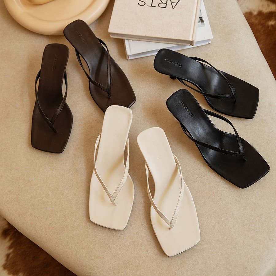Leather Version~2026 Spring/Summer New Square Toe Sheepskin Kitten Heel Toe-Post Sandals Women's Mid-Heel Flip-Flop Mules