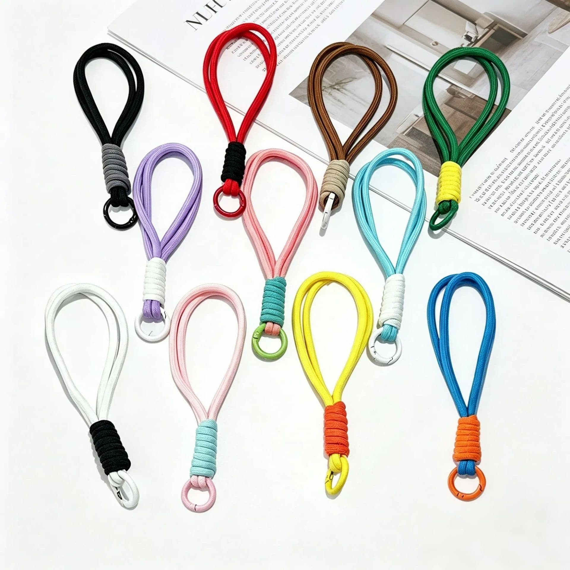 Manufacturer supplies mobile phone lanyard braided rope short color matching anti-lost rope handmade versatile key ring kettle speaker rope