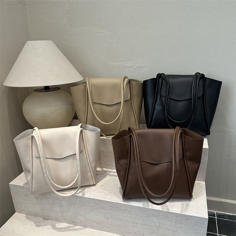 Women's Bag 2026 New Soft Leather Large Capacity Tote Bag Niche High-End Feel College Student Class Handbag Shoulder Bag