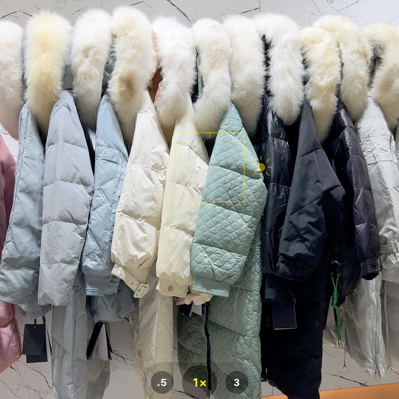 Off-season Canada Goose down jackets, wholesale and retail, simultaneously with department store and shopping mall brand clearance sales, women's clothing live streaming.